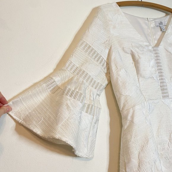 Belle Badgley Mischka Ivory Textured Bell Sleeve Dress Size 12 Floral Crochet - Picture 2 of 5